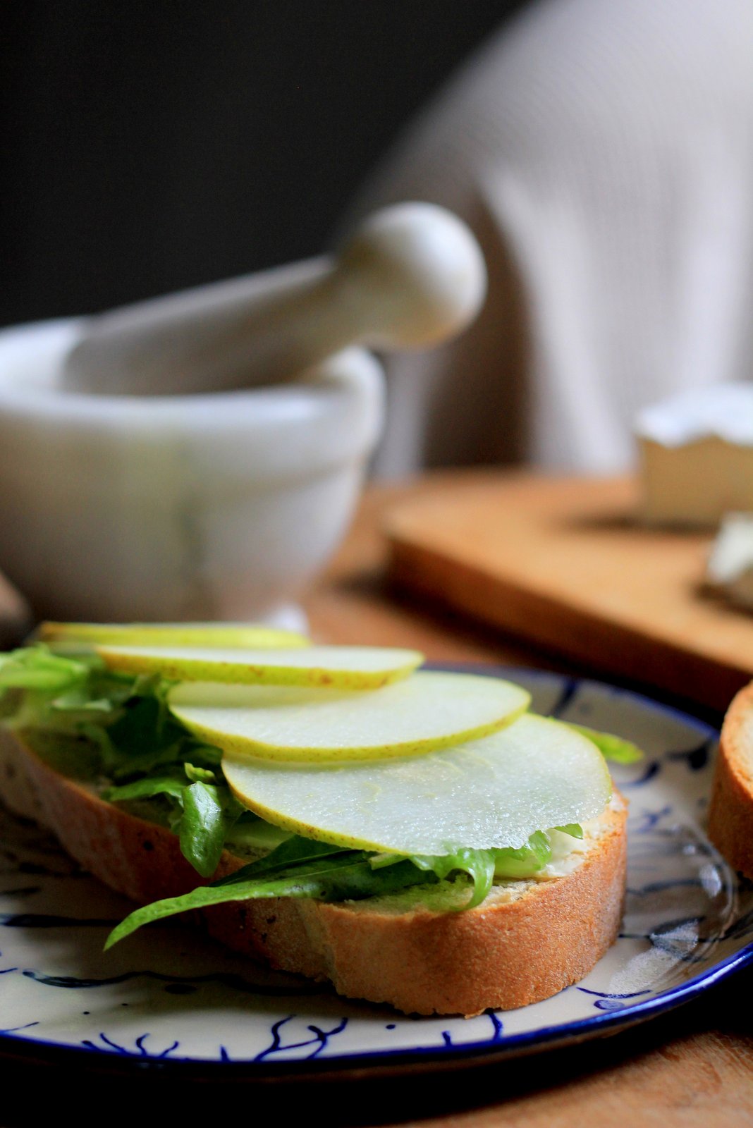 perfektny septembrovy toast s hruskou a syrom, recept