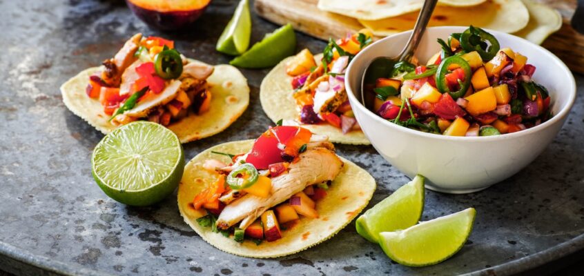 Broskyňová salsa a jednoduché kuracie tacos