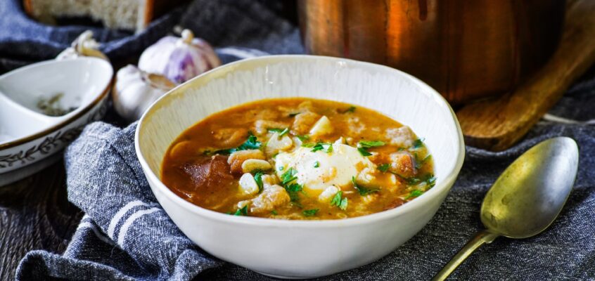 Sopa de Ajo (baskická cesnaková polievka)