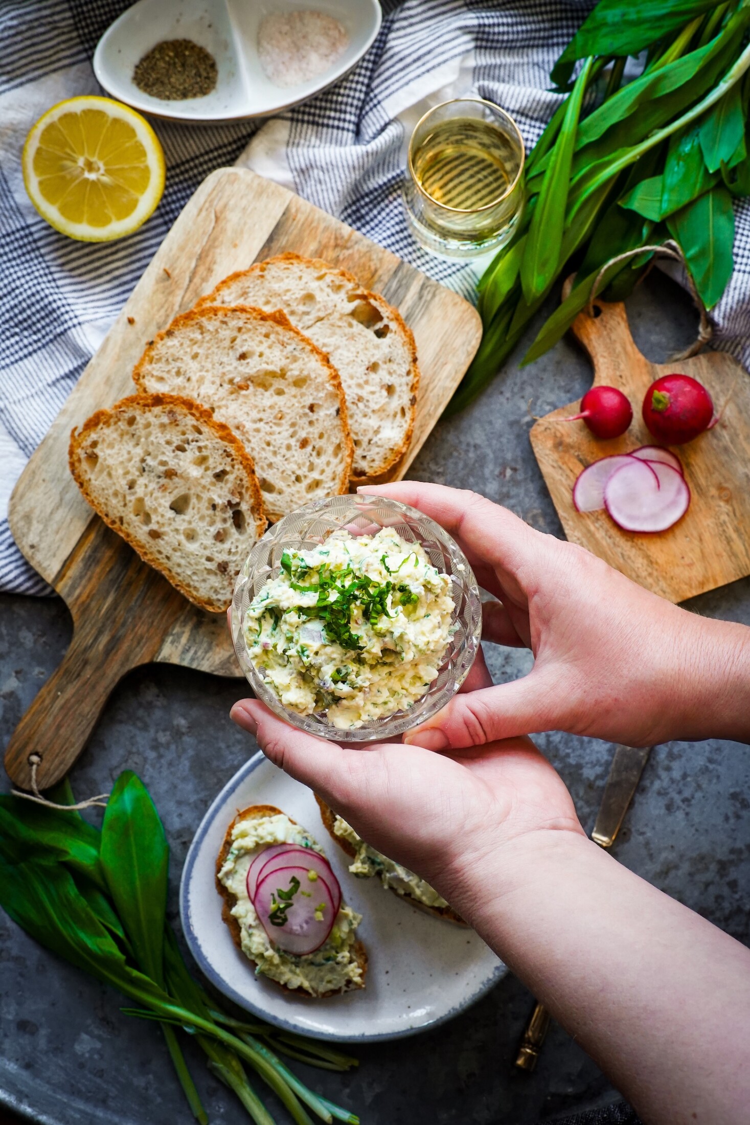 vajíčková nátierka s medvedím cesnakom