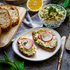 vajíčková nátierka s medvedím cesnakom