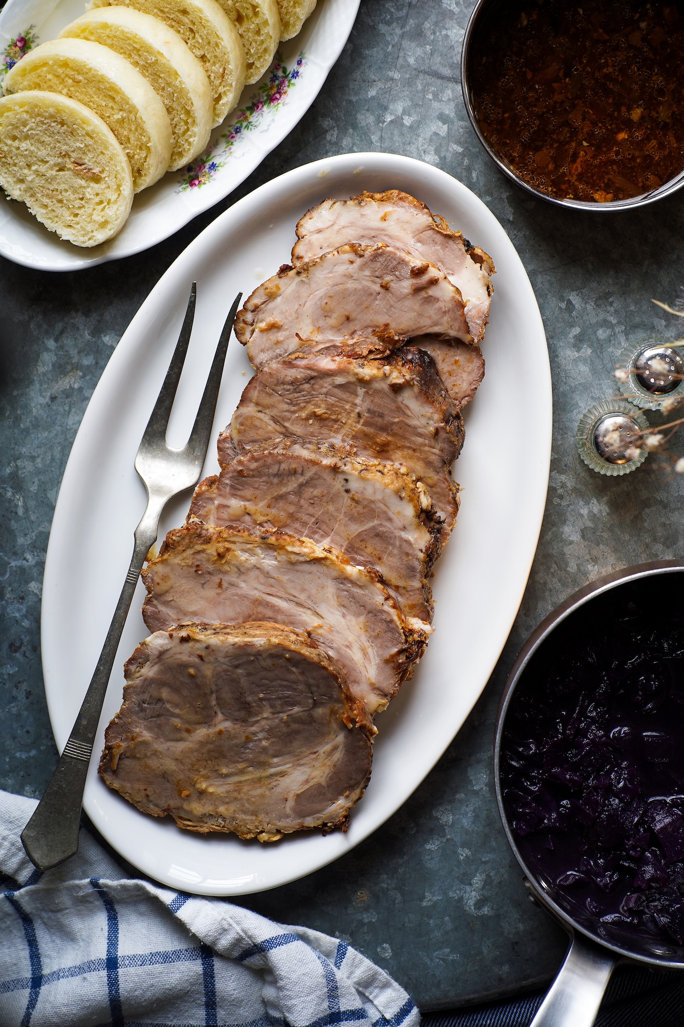 pečená krkovička s červenou kapustou