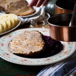 pečená krkovička s červenou kapustou