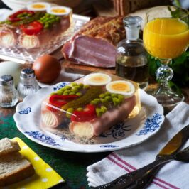 Šunkové rolky s chrenovou penou v aspiku