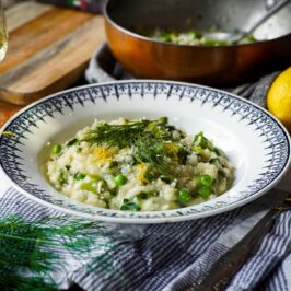 jarné rizoto so špargľou, špenátom a hráškom