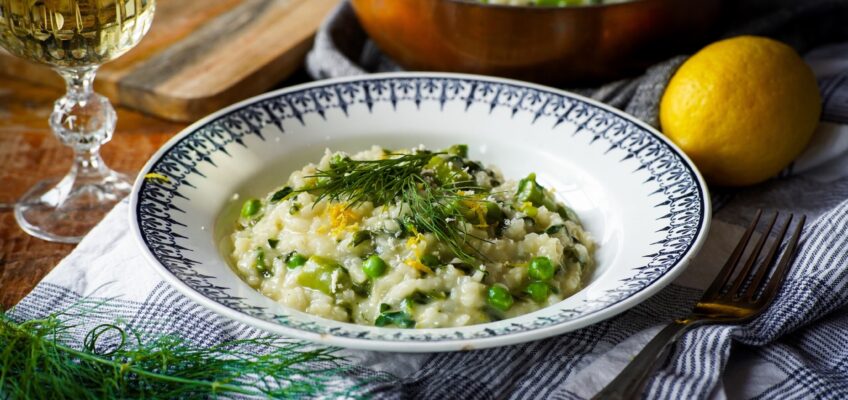 jarné rizoto so špargľou, špenátom a hráškom